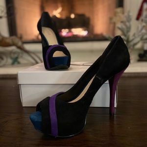 Guess size 9 black velvet platform heels